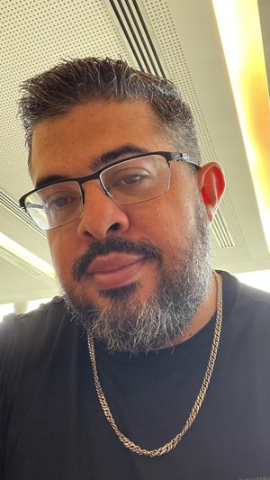 Foto de Erik Figueiredo sorrindo, autor do blog